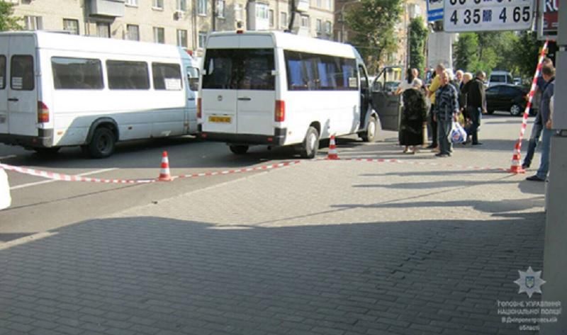 В Днепре мужчина устроил стрельбу возле супермаркета, есть пострадавшие В Днепре мужчина устроил стрельбу возле супермаркета, есть пострадавшие