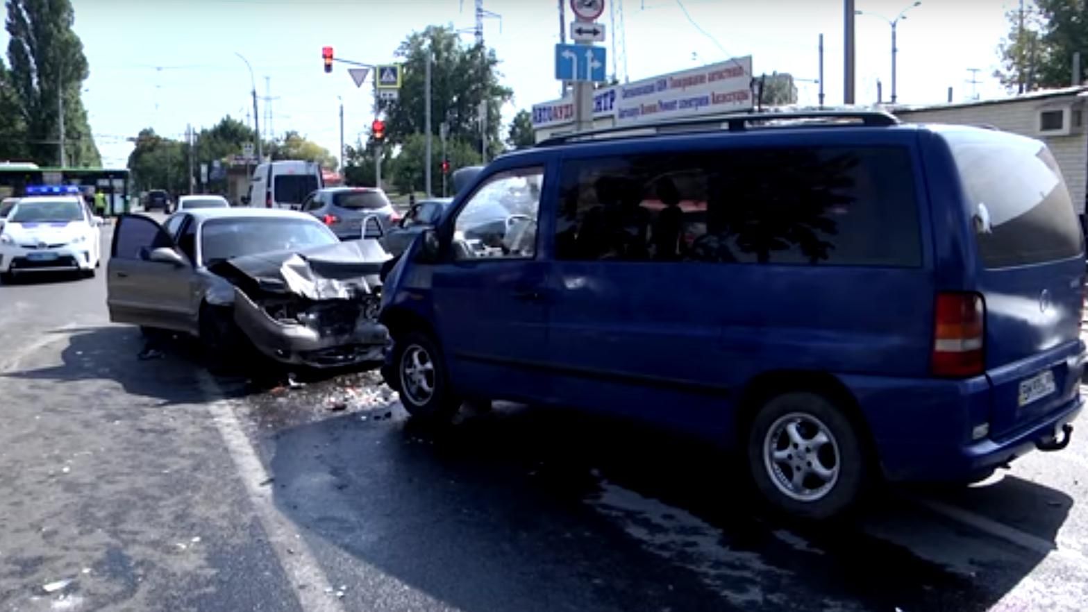 Тройное ДТП в Харькове: пострадали 4 детей-хоккеистов и тренер