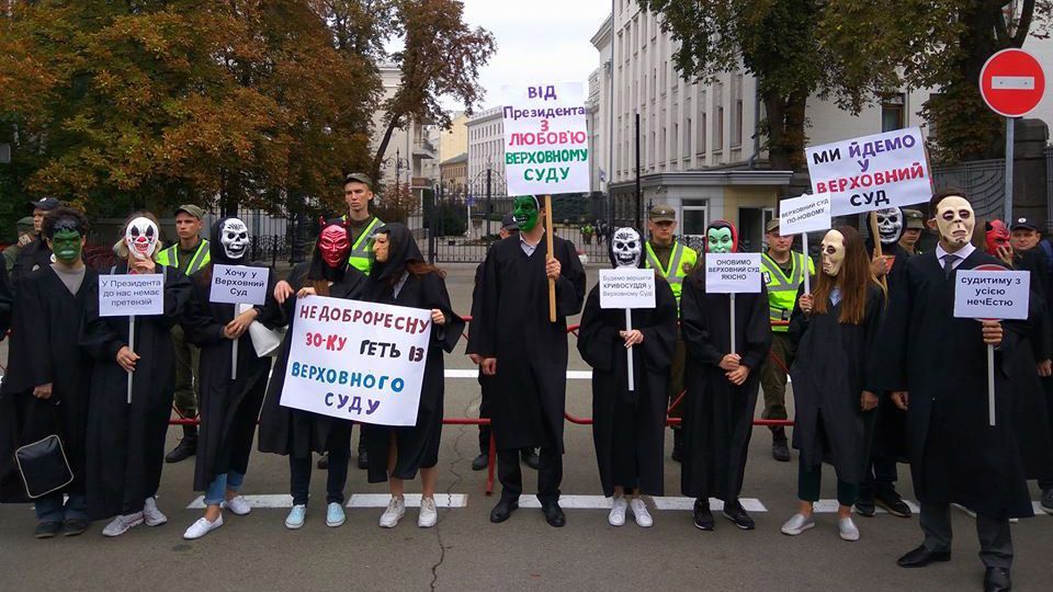 "Марш неЧесті": у Києві вийшли на протест проти "старих" суддів