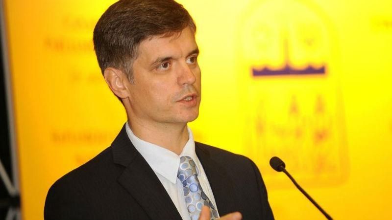 Скандал із законом про освіту: питання обговорять з послами Євросоюзу Скандал із законом про освіту: питання обговорять з послами Євросоюзу