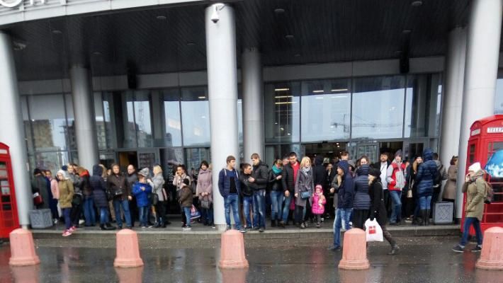 Росія страждає від "телефонного тероризму": відбувається масова евакуація важливих будівель Росія страждає від "телефонного тероризму": відбувається масова евакуація важливих будівель