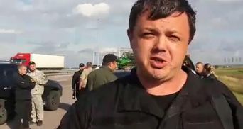 Правоохранители в очередной раз заблокировали автоколонну батальона "Донбасс": есть видео