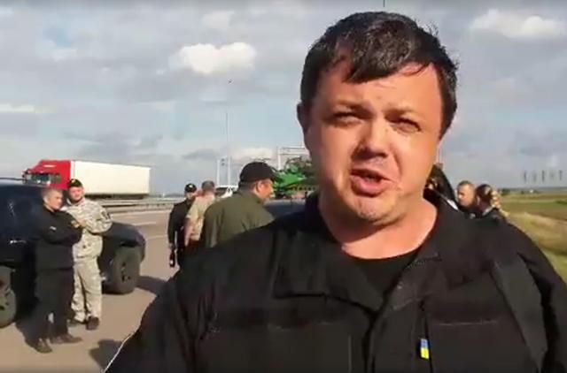 Правоохранители в очередной раз заблокировали автоколонну батальона "Донбасс": есть видео