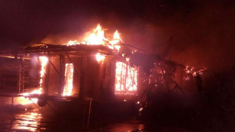 В Киеве дотла сгорел ресторан: появились детали и информация о раненом