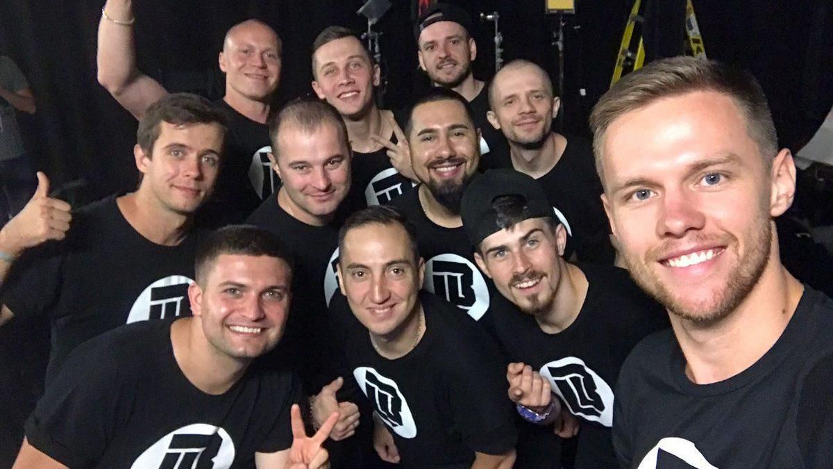 "Неоновий" український гурт став фіналістом в конкурсі талантів США: відео "Неоновий" український гурт став фіналістом в конкурсі талантів США: відео