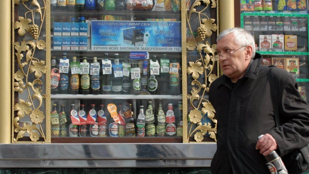 В Киеве запретили продажу алкоголя в МАФах
