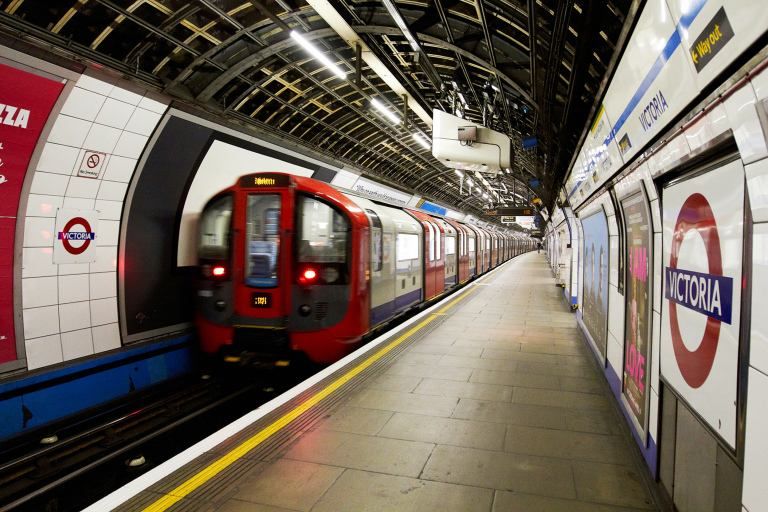 Вибух в метро Лондона: перші фото