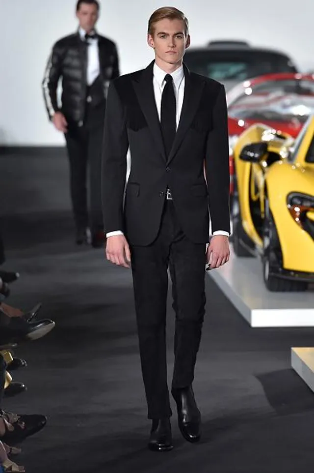 Преслі Гербер на показі Ralph Lauren осінь-зима 2017/18 Преслі Гербер на показі Ralph Lauren осінь-зима 2017/18