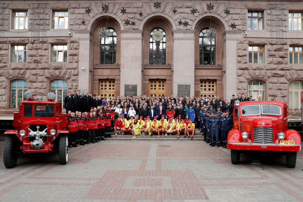 Віталій Кличко привітав рятівників із професійним святом Віталій Кличко привітав рятівників із професійним святом