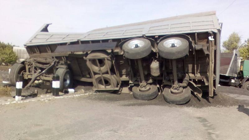 На Харківщині вантажівка зіткнулась з потягом