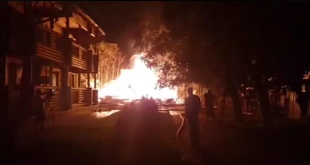 В Одесі горить муніципальний дитячий табір: опублікували відео