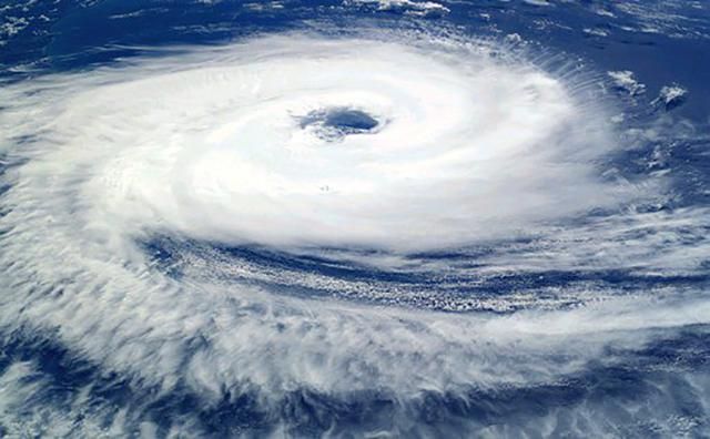 Тропический шторм "Норма" в Мексике превратился в ураган
