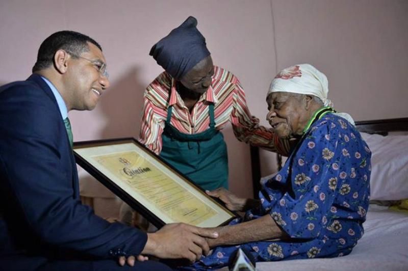 Найстарша жителька Землі померла на Ямайці: прем'єр-міністр країни написав про це в Twitter
