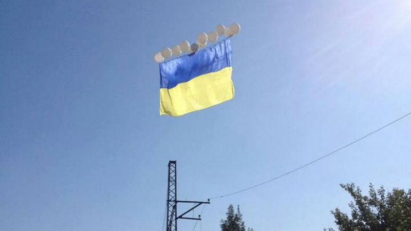 У небі над окупованим Донецьком з’явився величезний синьо-жовтий стяг У небі над окупованим Донецьком з’явився величезний синьо-жовтий стяг