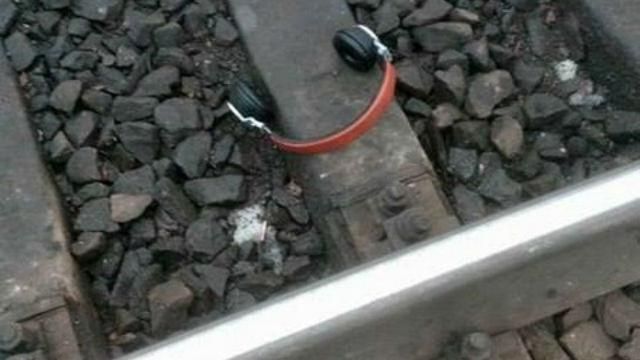 У Львові молодого хлопця спіткала страшна смерть через навушники У Львові молодого хлопця спіткала страшна смерть через навушники