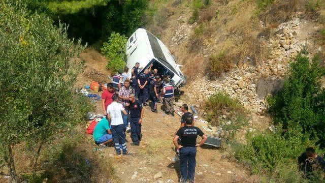 Автобус с туристами упал в пропасть в Турции: есть погибшие и много травмированных