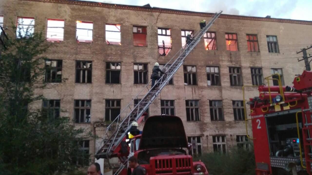 В Днепре горело здание детского реабилитационного центра В Днепре горело здание детского реабилитационного центра