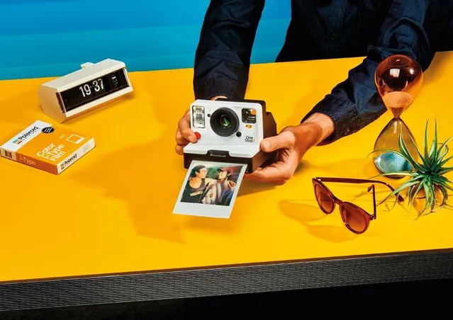 Дизайн OneStep 2 нагадує класичний Polaroid 1977 року Дизайн OneStep 2 нагадує класичний Polaroid 1977 року