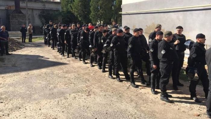 Півсотні поліцейських прийшли до суду, який розгляне справу Саакашвілі