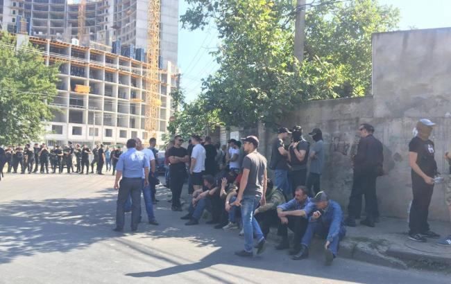 В Одессе один из участников акции против строительства Kadorr получил ножевое ранение
