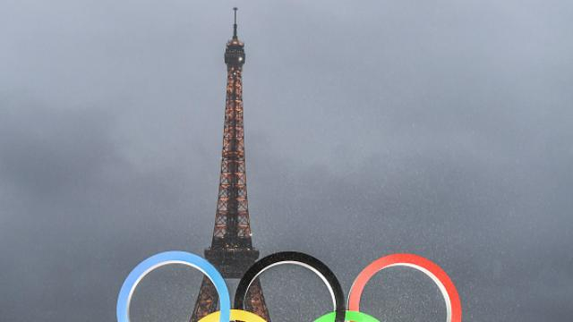 Вокруг Эйфелевой башни возводят пуленепробиваемую стену: появились фото