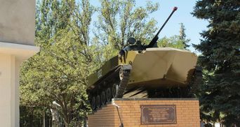 В оккупированном Луганске снова взорвали памятник боевикам: появились первые кадры