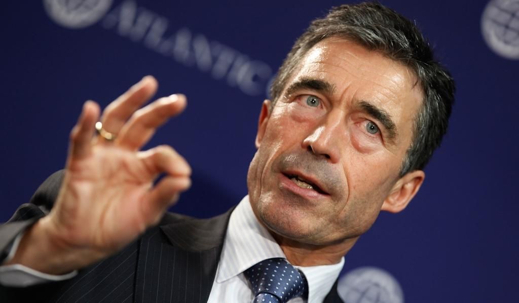 Мы должны предоставить Украине оружие оборонительного характера, – экс-генсек НАТО Мы должны предоставить Украине оружие оборонительного характера, – экс-генсек НАТО