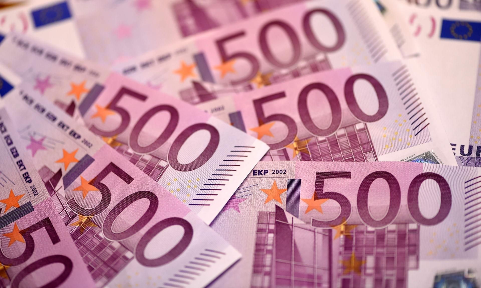 У Женеві унітази трьох ресторанів забились купюрами по 500 євро