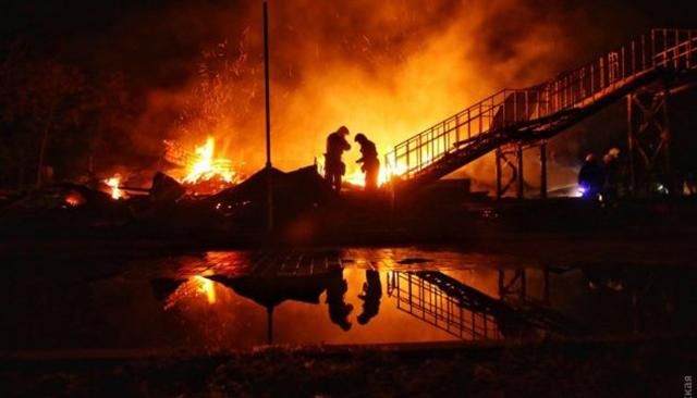 Пожар в лагере Виктория в Одессе: подросток вынес из огня 15 детей