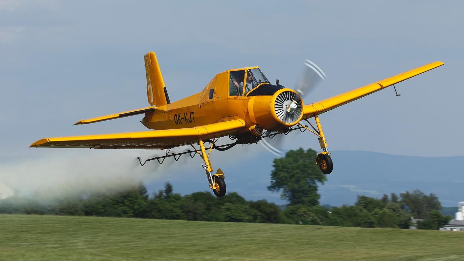 Літак, що обприскував поле, розбився на Хмельниччині Літак, що обприскував поле, розбився на Хмельниччині