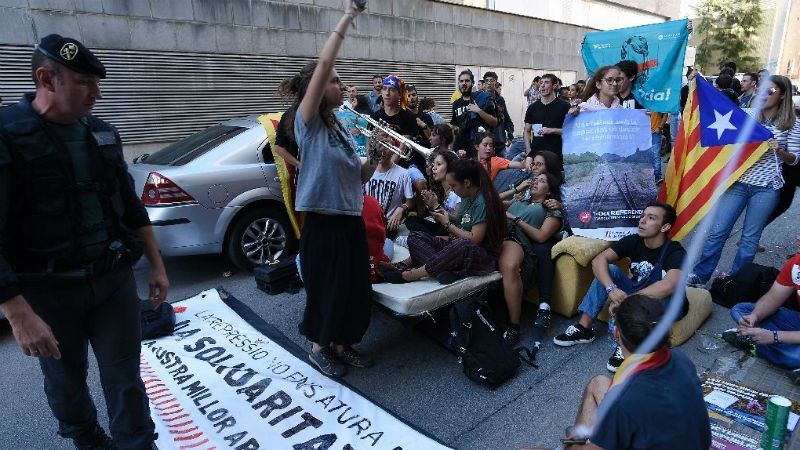 Зриваючи референдум: Іспанія взяла під контроль фінанси Каталонії
Зриваючи референдум: Іспанія взяла під контроль фінанси Каталонії