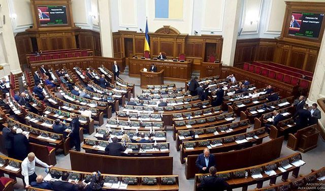 Депутаты во второй раз подряд прогуляли заседание Рады: присутствующие игрались смартфонами планшетами Депутаты во второй раз подряд прогуляли заседание Рады: присутствующие игрались смартфонами планшетами