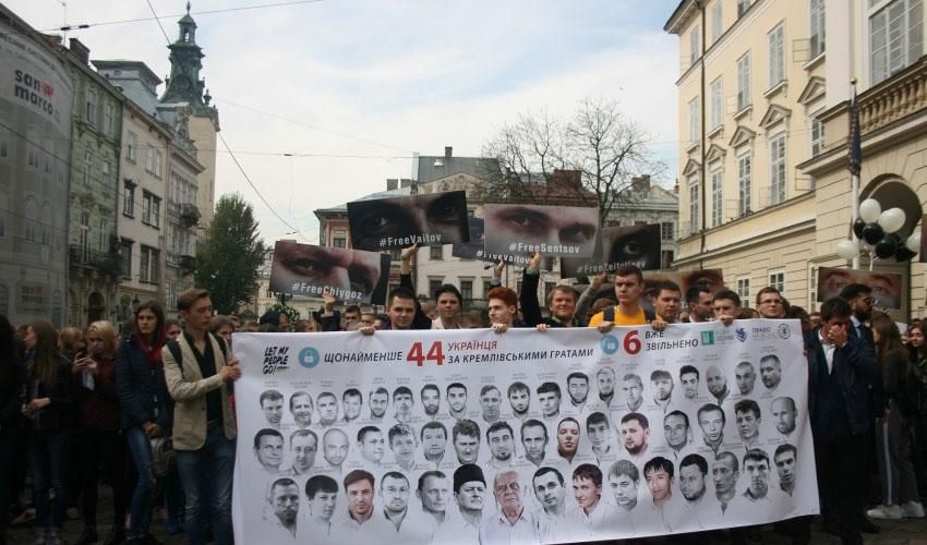 Львівські студенти вийшли на масштабну акцію солідарності із бранцями Кремля