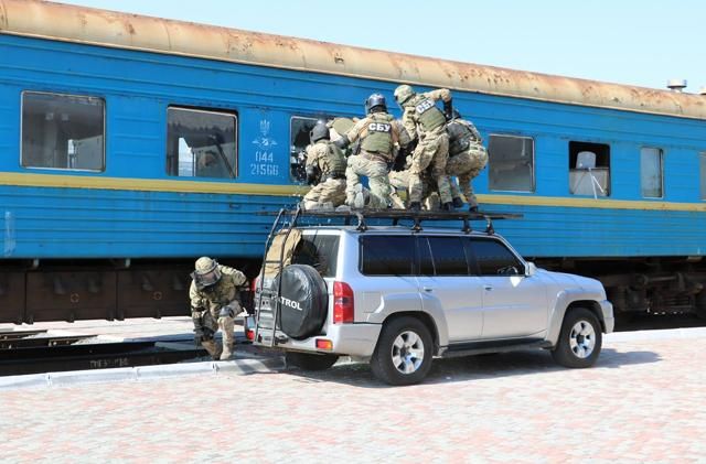 СБУ провела масштабные антитеррористические учения в Харькове: опубликованы яркие фото СБУ провела масштабные антитеррористические учения в Харькове: опубликованы яркие фото