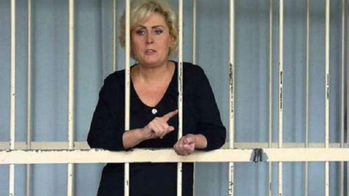 Скандальную Нелю Штепу суд отпустил домой Скандальную Нелю Штепу суд отпустил домой