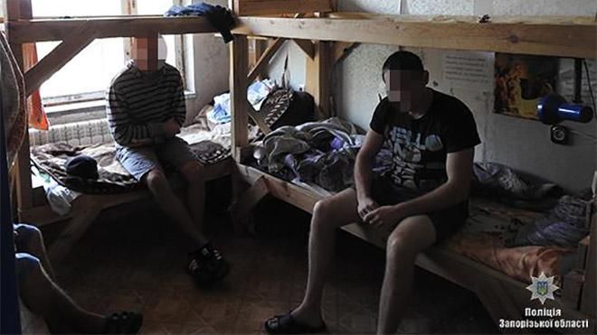 Не хочеш молитись – будеш мити туалет, або зв’яжуть скотчем, – поліція викрила чергову секту Не хочеш молитись – будеш мити туалет, або зв’яжуть скотчем, – поліція викрила чергову секту