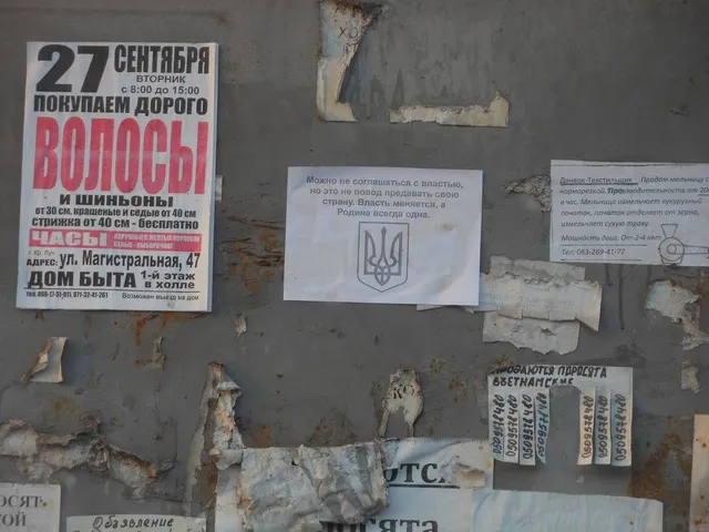 Листівки в місті Красний Луч, жовтень 2016 року Листівки в місті Красний Луч, жовтень 2016 року