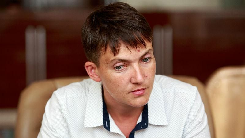 Новий образ Савченко: нардеп прийшла в Раду у камуфляжі: фотопорівняння Новий образ Савченко: нардеп прийшла в Раду у камуфляжі: фотопорівняння