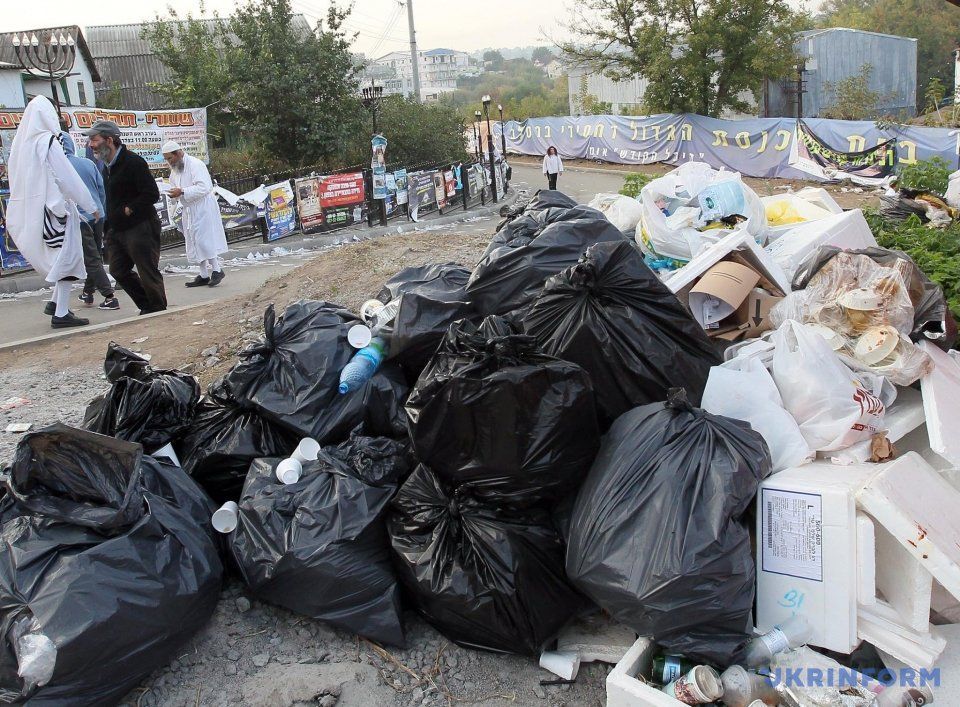 Хасиди в Умані залишили величезні гори сміття: з'явились фото