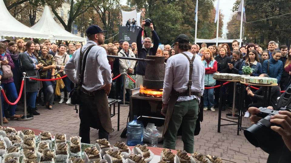 До Львова з’їхалися затяті кавомани: яскраві фото До Львова з’їхалися затяті кавомани: яскраві фото