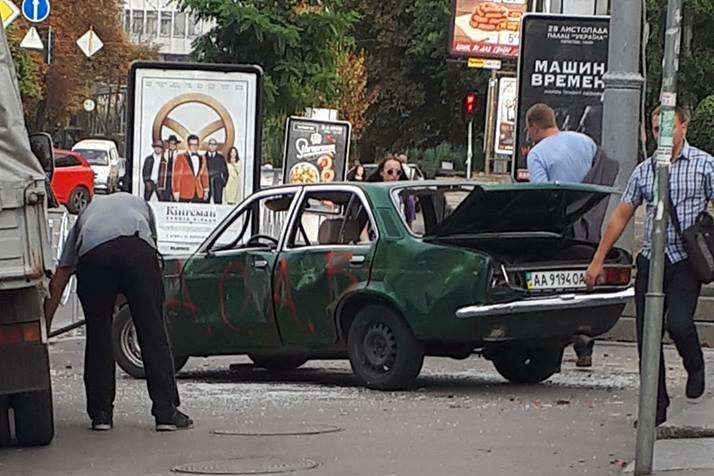 Появились интересные детали о скандальной акции с крушением авто в центре Киева