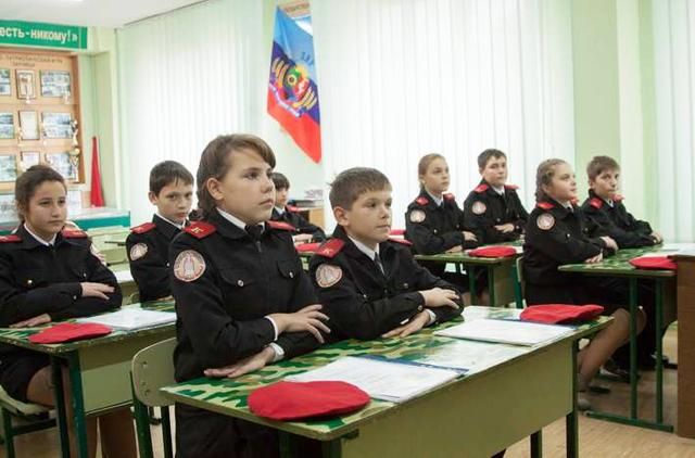 Боевики "ЛНР" кормят школьников некачественными продуктами из России: случилось массовое отравление