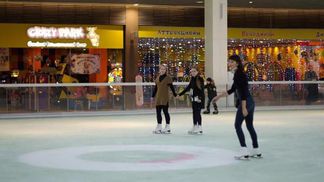 У Росії на дитячій ковзанці транслювали порно: відеофакт