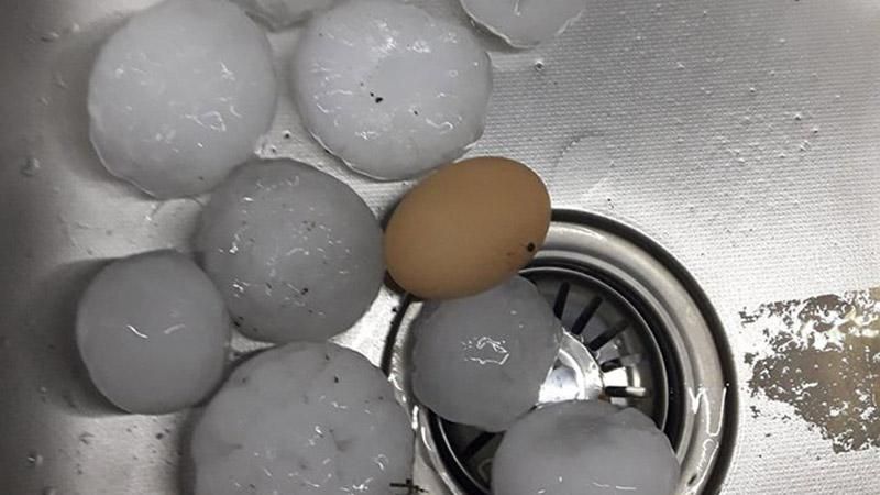 В Житомирской области выпал аномально крупный град: появились фото, видео В Житомирской области выпал аномально крупный град: появились фото, видео