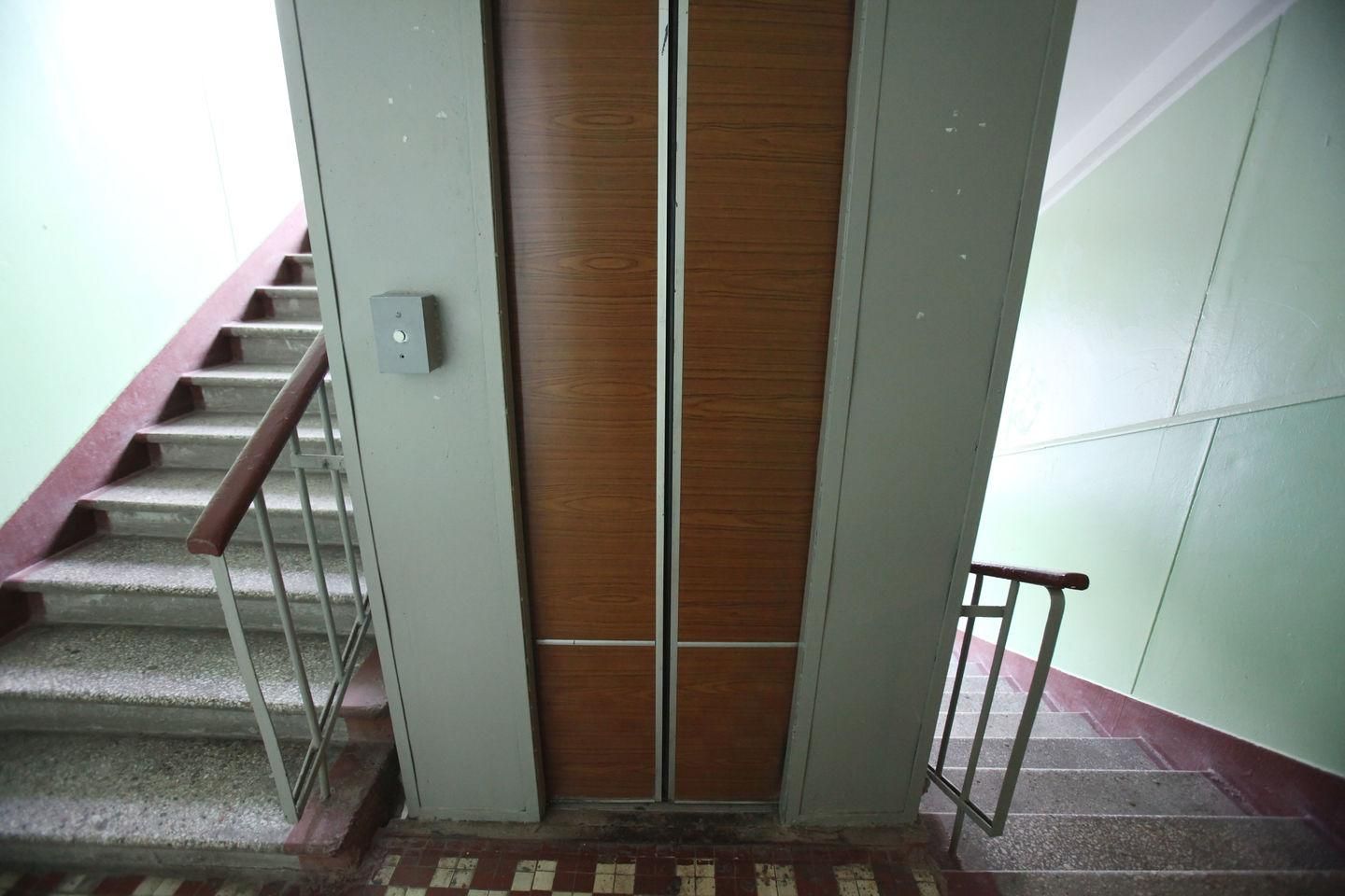 В Херсоне с пятого этажа сорвался лифт с двумя детьми
