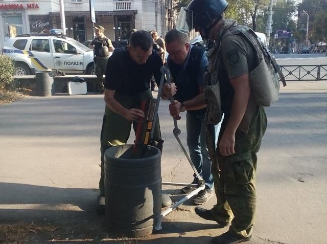 В самісінькому центрі Маріуполя знайшли вибухівку: є фото