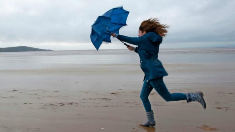 У ДСНС попереджають, що на Україну насуваються шквальні вітри, грози і навіть град У ДСНС попереджають, що на Україну насуваються шквальні вітри, грози і навіть град