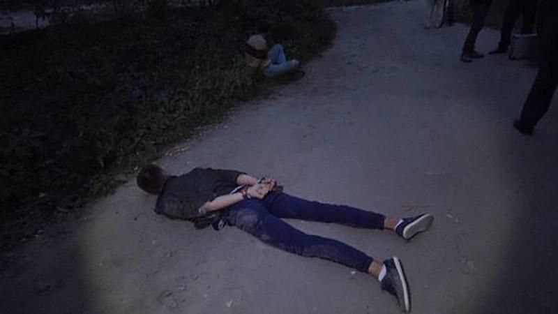 В Сумах полиция задержала несовершеннолетних за торговлю оружием В Сумах полиция задержала несовершеннолетних за торговлю оружием