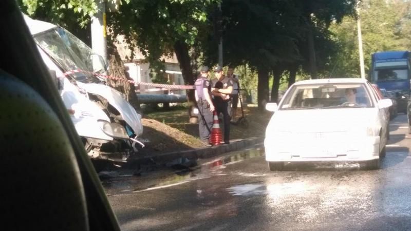Смертельная авария в Днепре: маршрутка влетела в джип Смертельная авария в Днепре: маршрутка влетела в джип