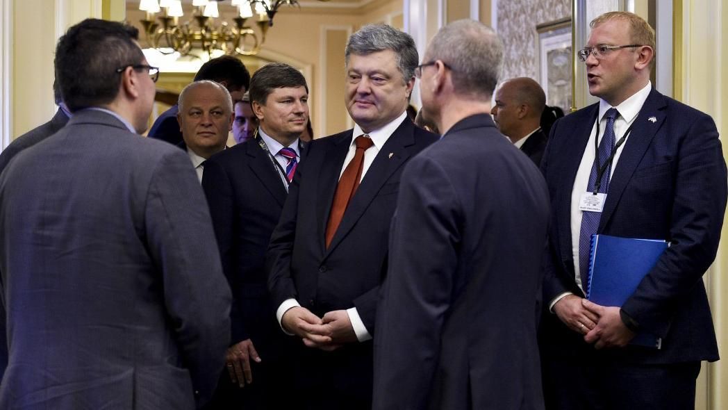 Порошенко обсудил ключевые вопросы с канадскими депутатами Порошенко обсудил ключевые вопросы с канадскими депутатами